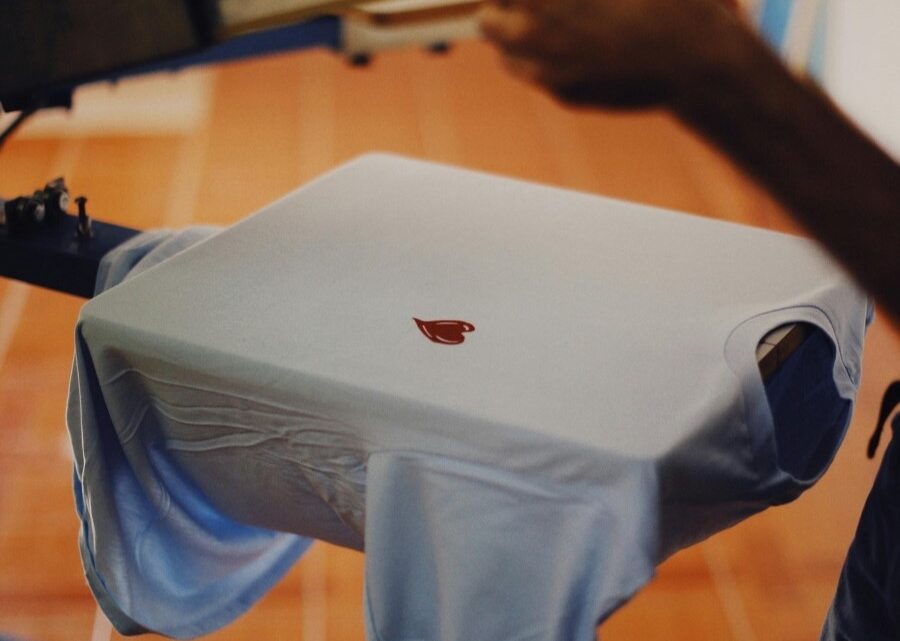 jenis sablon terbaik untuk kaos distro yang awet dan nggak gampang retak